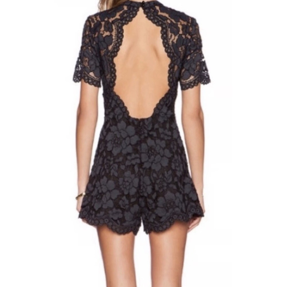 Alexis Winn Cutout Back Lace Romper‎ Playsuit - Size XS EUC Romantic Chic - Picture 2 of 9